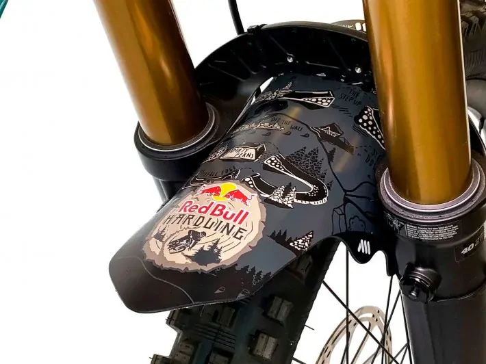 Přední blatník na vidlici AMS - RedBull Hardline
