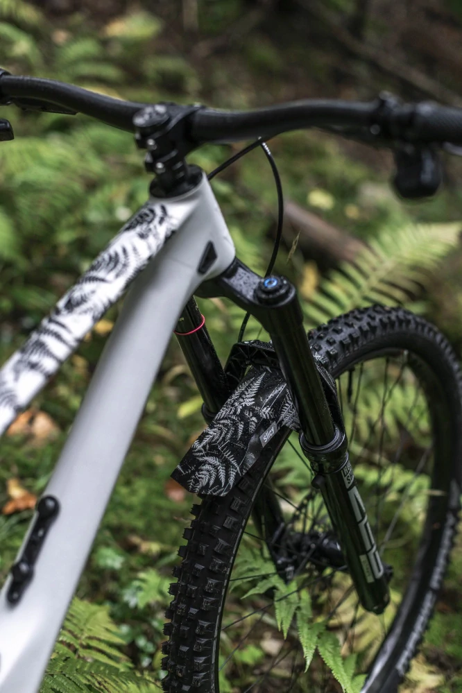Přední blatník na vidlici Slicy MTB - Ferns