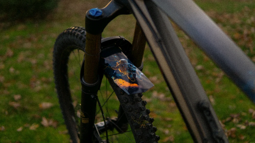 Přední blatník na vidlici Slicy MTB - Space