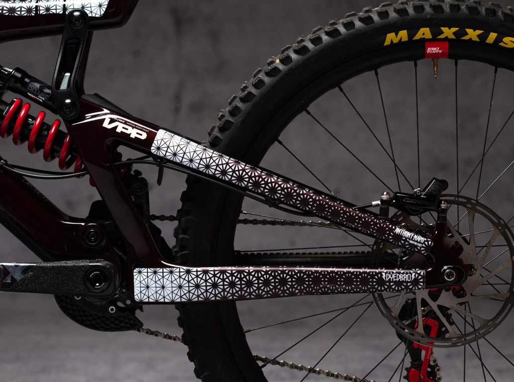 Ochranný polep DYEDbro na rám Anthony Napo MTB Signature Series White mat