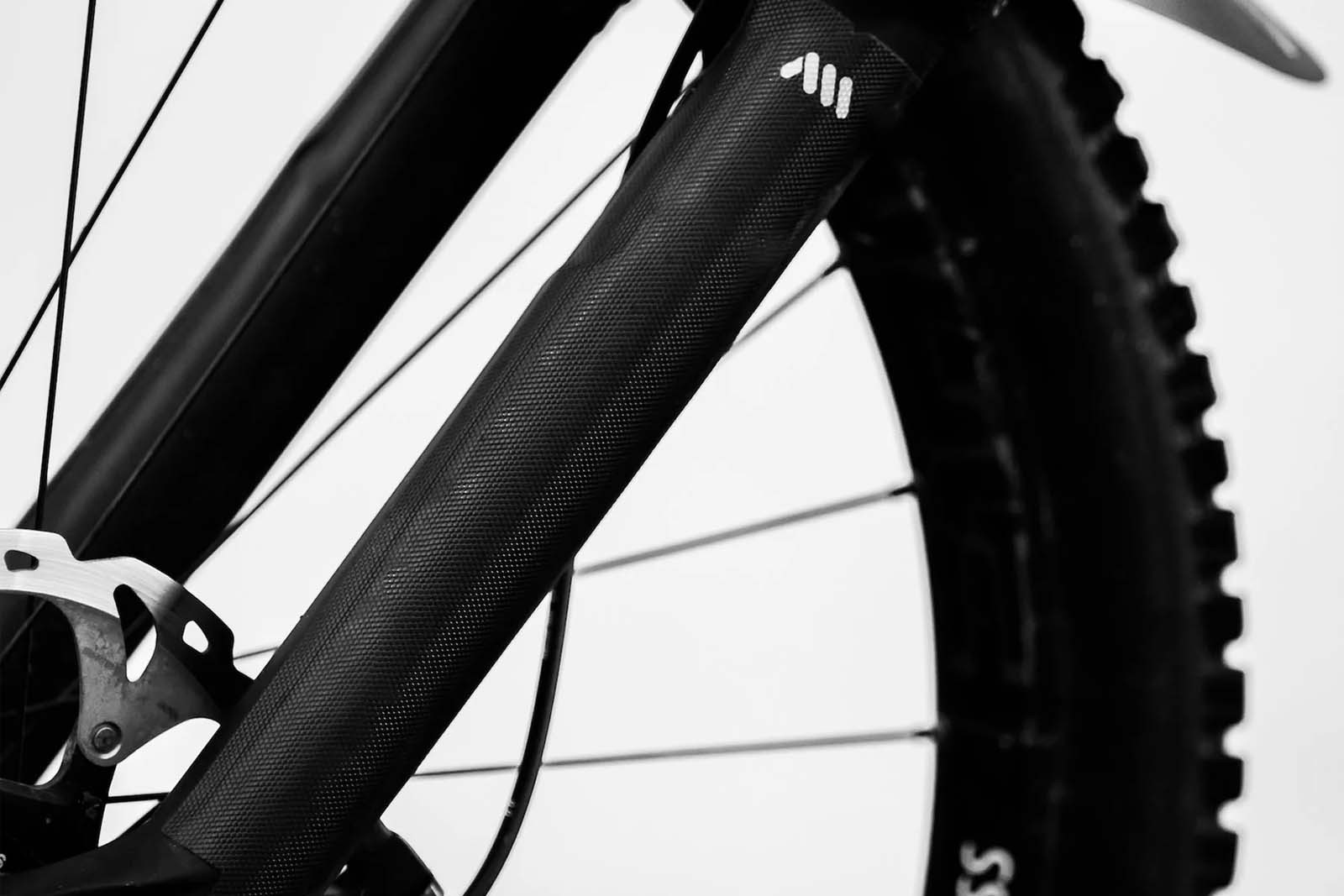 Ochranný polep na vidlici AMS - FORK - Black